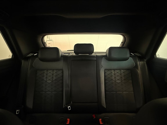 Volkswagen T-Roc 22 of 25