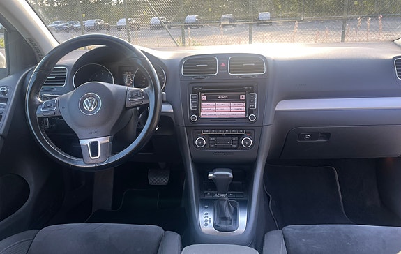 Volkswagen Golf VI 7 of 12