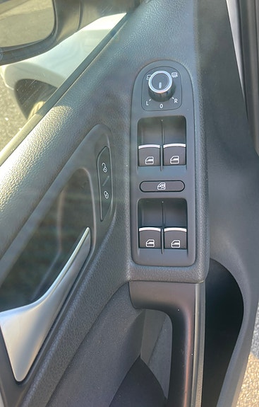 Volkswagen Golf VI 9 of 12