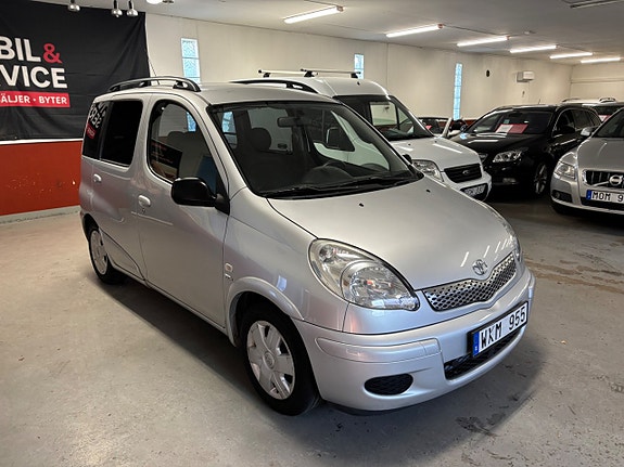Toyota Yaris Verso 2 of 7