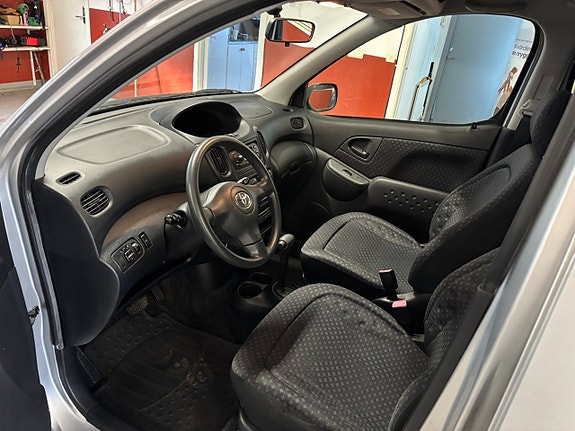 Toyota Yaris Verso 5 of 7