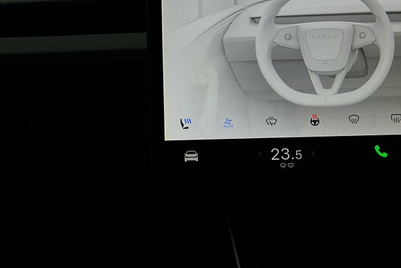 Tesla Model Y 20 of 25