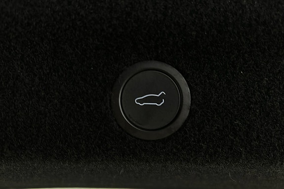 Tesla Model Y 14 of 25