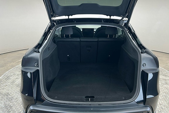 Tesla Model Y 13 of 25