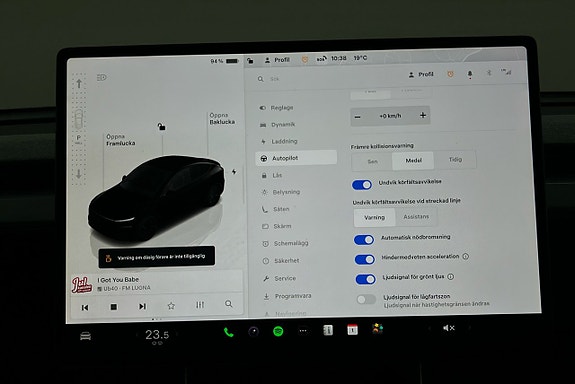 Tesla Model Y 24 of 25
