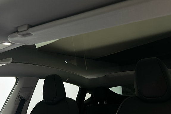 Tesla Model Y 17 of 25