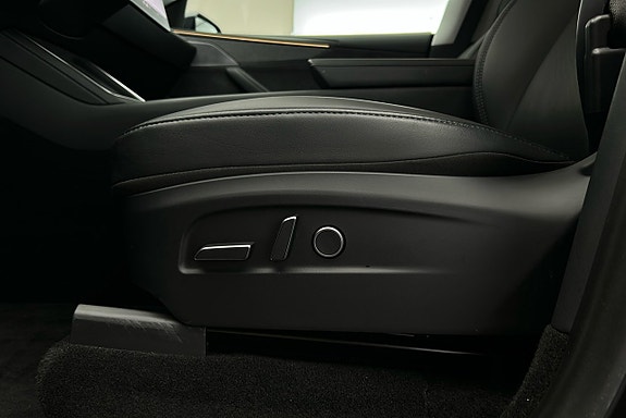 Tesla Model Y 15 of 25