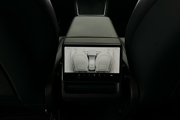 Tesla Model Y 22 of 25