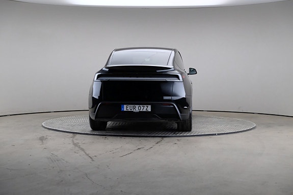 Tesla Model Y 5 of 25