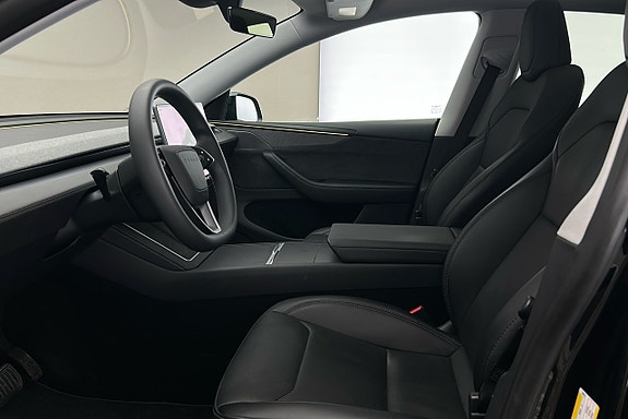Tesla Model Y 9 of 25
