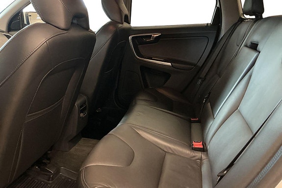 Volvo XC60 12 of 28