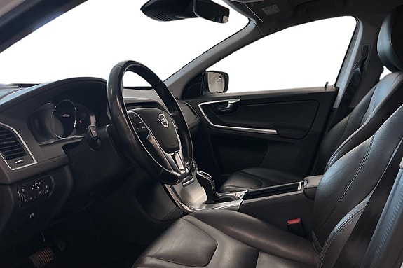 Volvo XC60 10 of 28