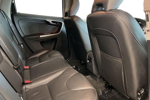 Volvo XC60 11 of 28