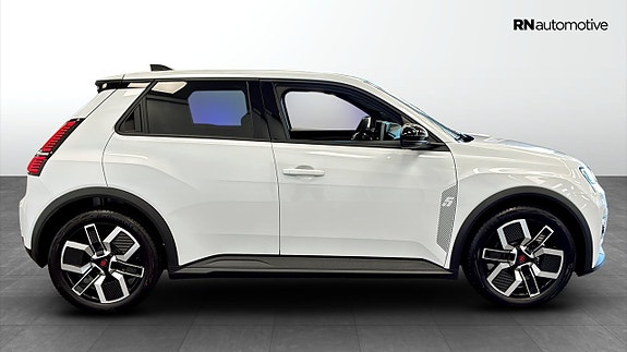 Renault 5 E-Tech 6 of 12