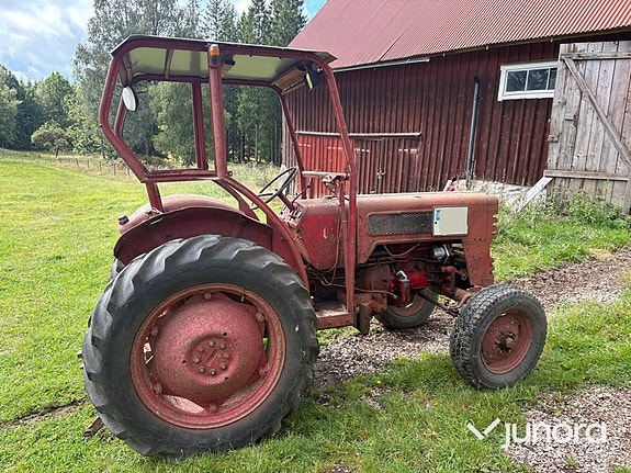 Traktor Mc Cormick Intern. B275 6 of 30