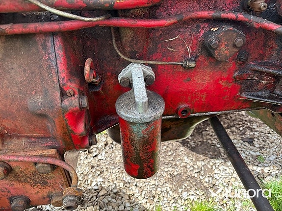 Traktor Mc Cormick Intern. B275 16 of 30