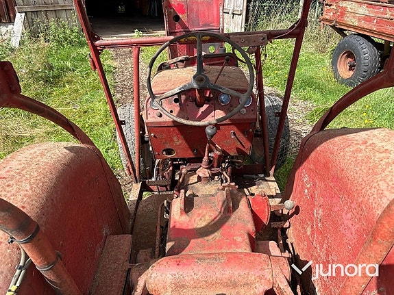 Traktor Mc Cormick Intern. B275 28 of 30