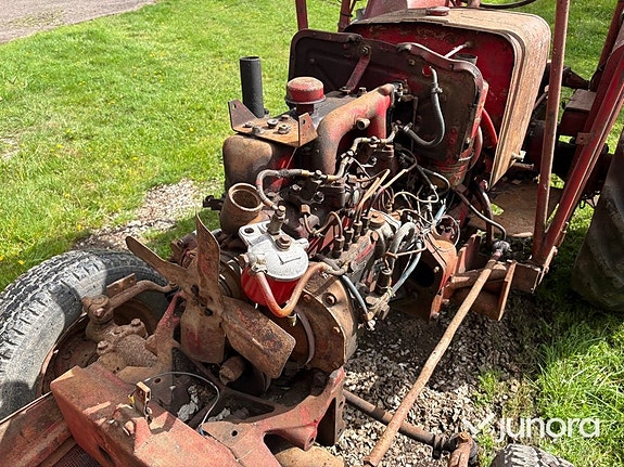 Traktor Mc Cormick Intern. B275 11 of 30