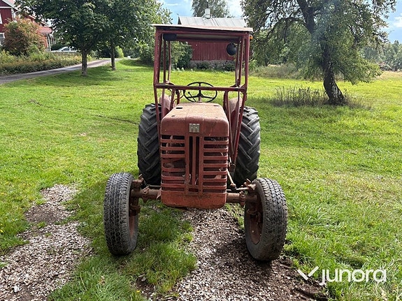 Traktor Mc Cormick Intern. B275 8 of 30