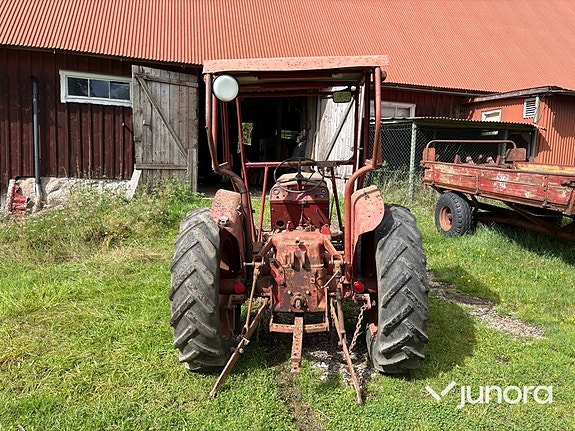 Traktor Mc Cormick Intern. B275 4 of 30