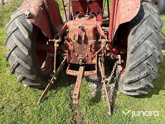 Traktor Mc Cormick Intern. B275 23 of 30