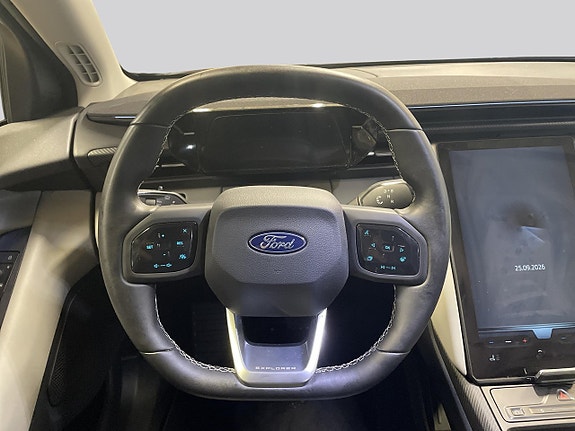 Ford Explorer 12 of 23