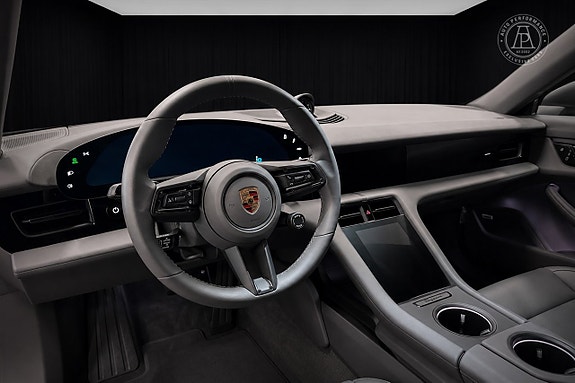 Porsche Taycan 6 of 8