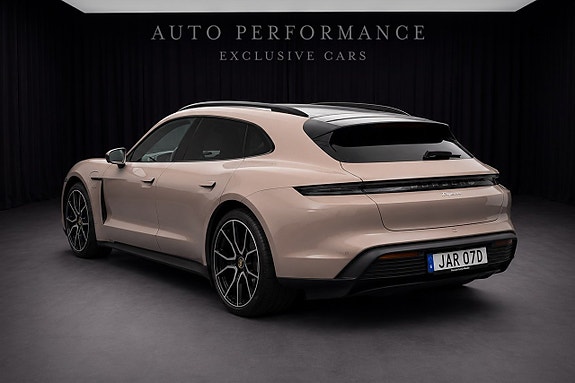 Porsche Taycan 3 of 8