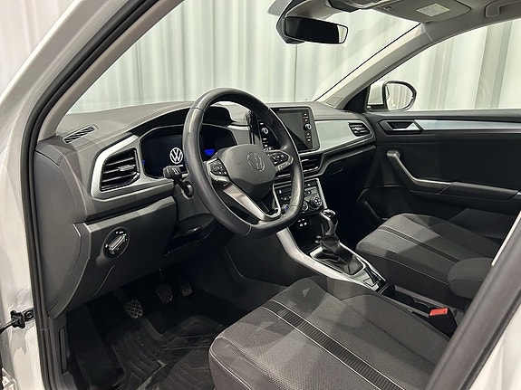 Volkswagen T-Roc 8 of 13
