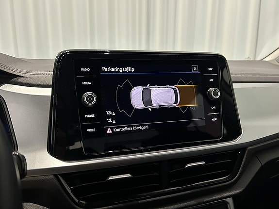 Volkswagen T-Roc 12 of 13