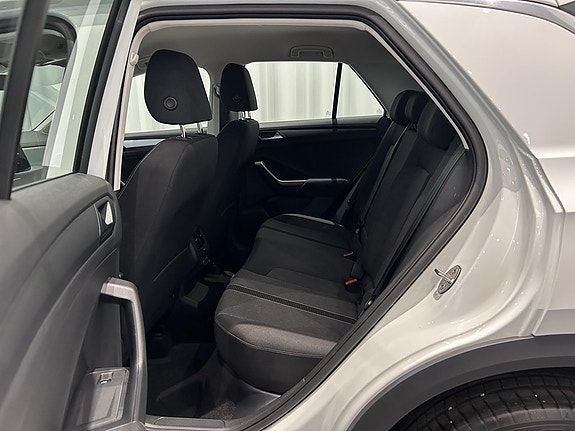 Volkswagen T-Roc 7 of 13