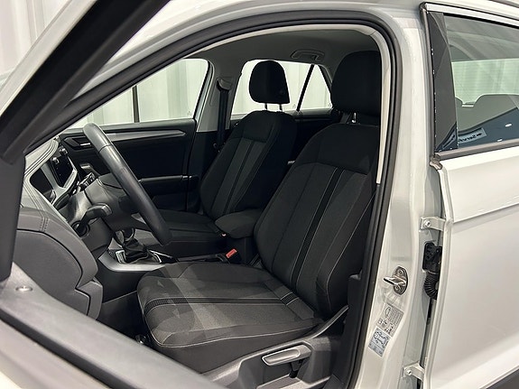 Volkswagen T-Roc 6 of 13