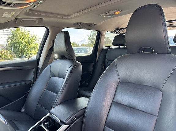 Volvo XC70 11 of 22