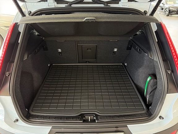 Volvo EX40 16 of 17