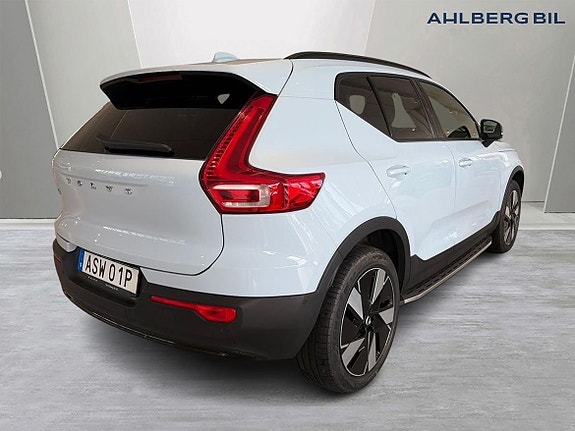 Volvo EX40 6 of 17