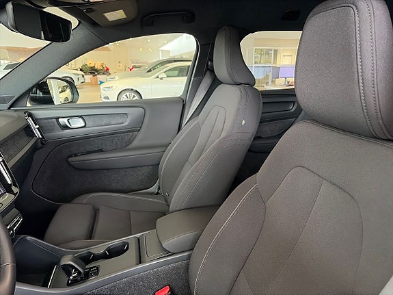 Volvo EX40 10 of 17