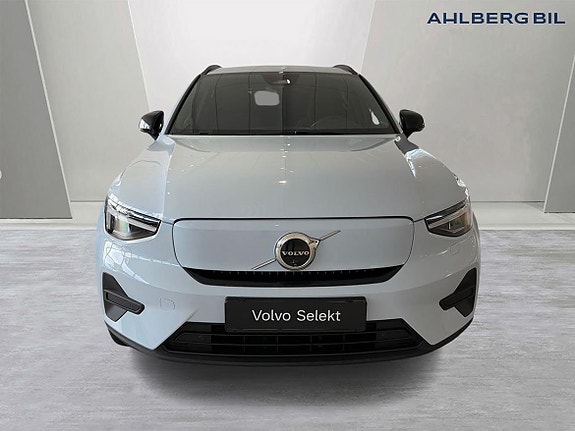 Volvo EX40 4 of 17