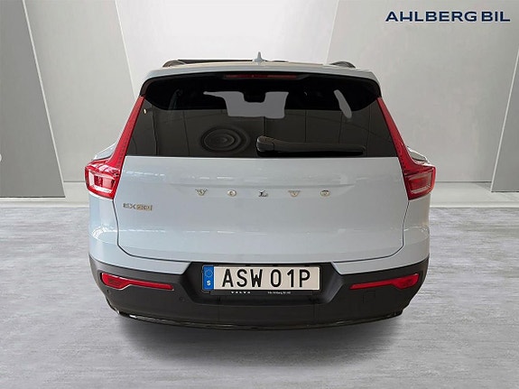 Volvo EX40 7 of 17