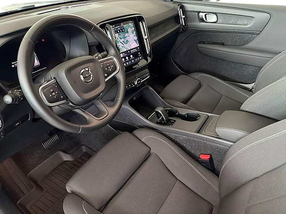 Volvo EX40 9 of 17