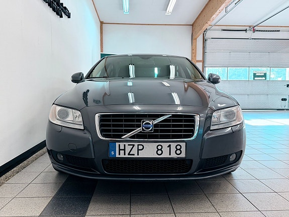 Volvo S80 2 of 17