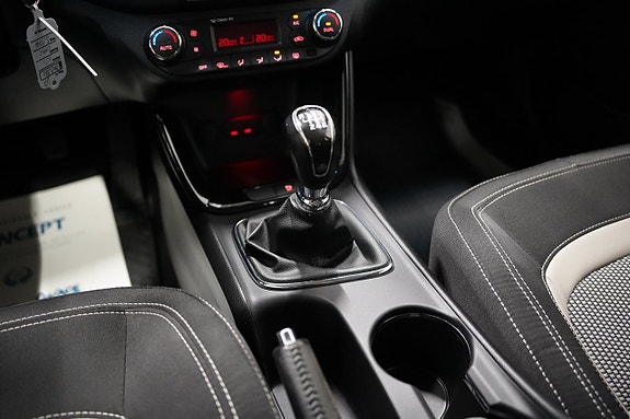 Kia Ceed 13 of 17