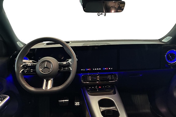 Mercedes-Benz GLB350 9 of 30