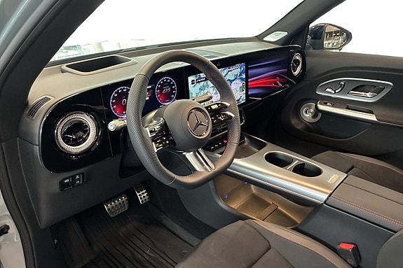 Mercedes-Benz GLB350 7 of 30