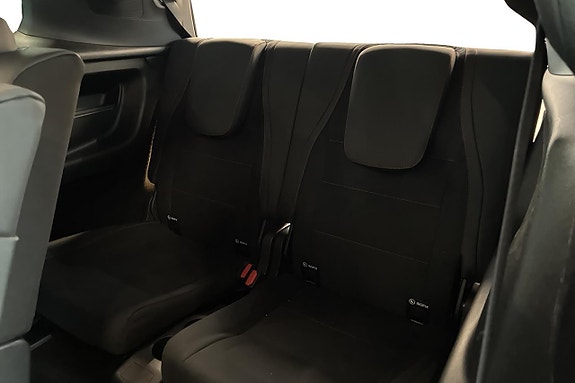 Mercedes-Benz GLB350 16 of 30