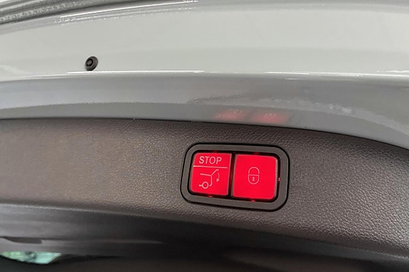 Mercedes-Benz GLB350 15 of 30