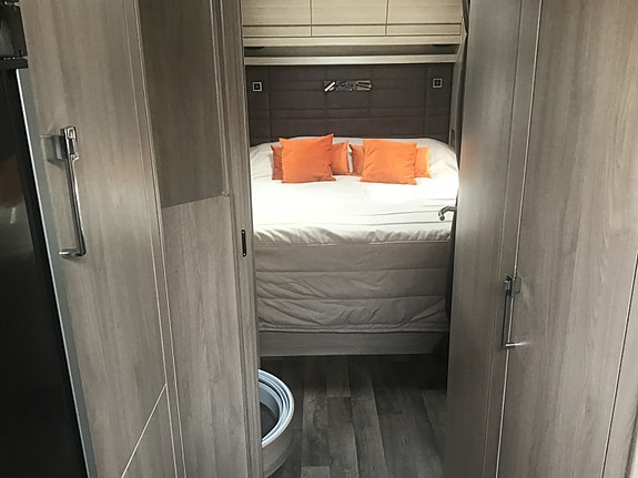 KABE Imperial 780 DGLE Queenbed B10 4 of 6