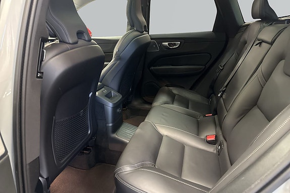 Volvo XC60 7 of 28