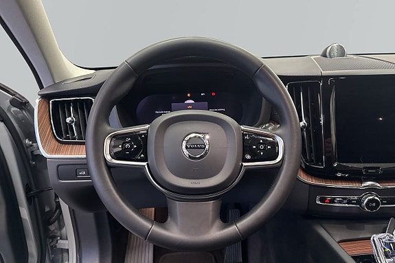 Volvo XC60 11 of 28