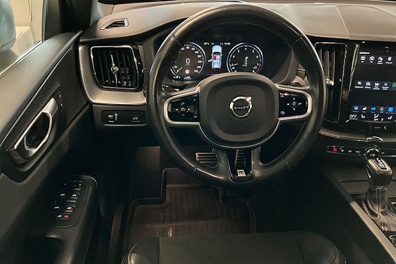 Volvo XC60 14 of 30