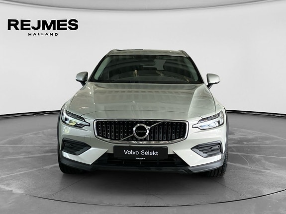 Volvo V60 Cross Country 8 of 13